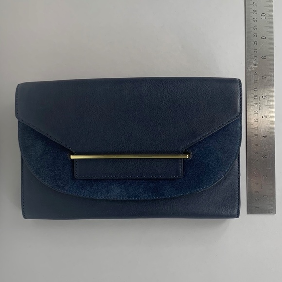 Vince Camuto Convertible Clutch / Purse with Gold Chain Shoulder Strap - Picture 13 of 13